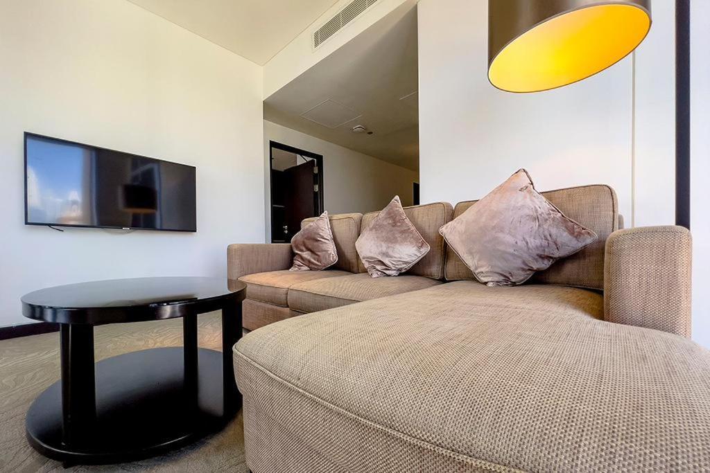 Address Marina - Luton *