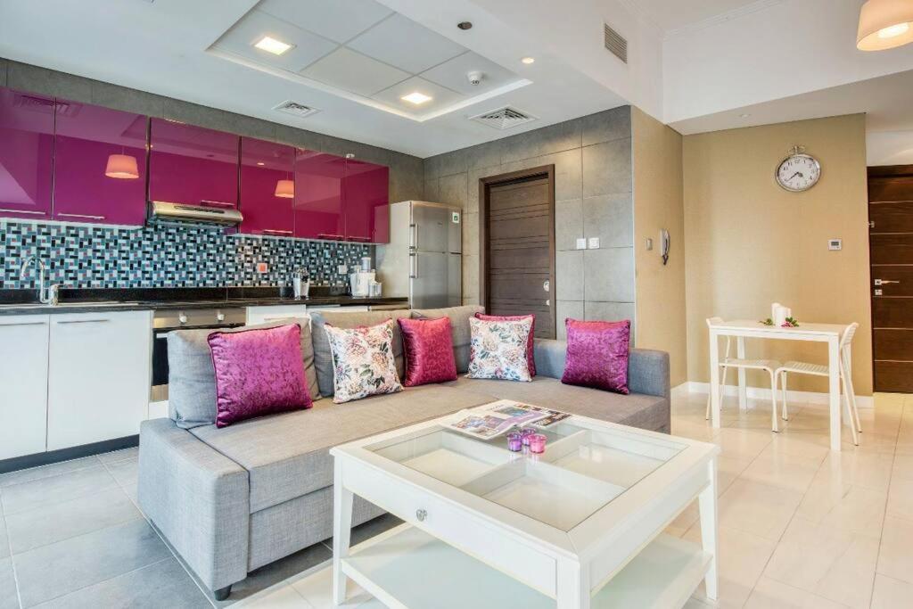 Cayan Tower Apartment *