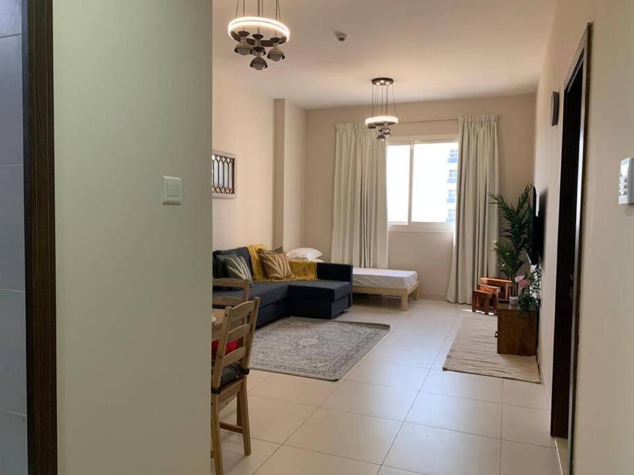 A Calm&cozy 1br-20 Min-dxb Airpt *