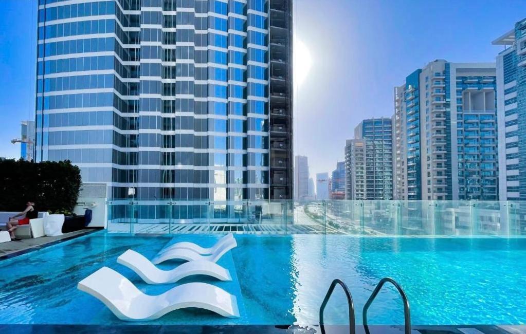 Cosy Studio With Luxurious Pool In Business Bay- Bayz Tower *
