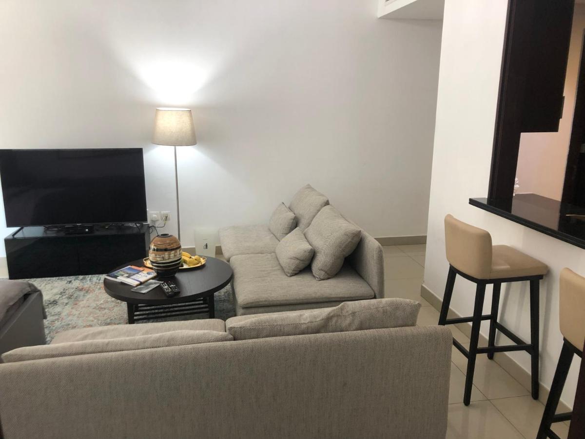 Apartment Downtown Boulevard One Bedroom Apt In 29 Blvd غرفة وصالة Burj & Fountain View Master Bedroom Plus 2 Single Beds In Living Dubai