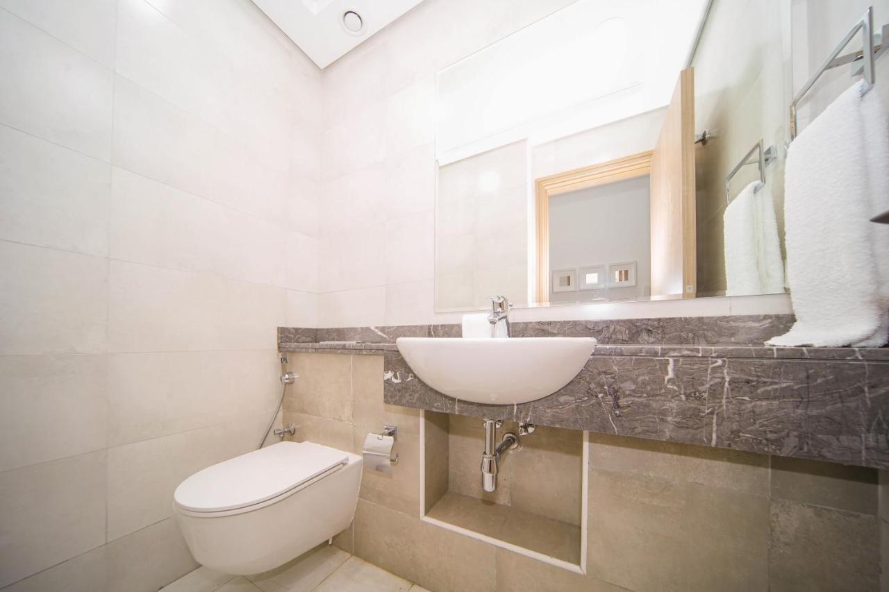 Modern 1br With Rooftop Pool The Bay Business Bay Apartment *