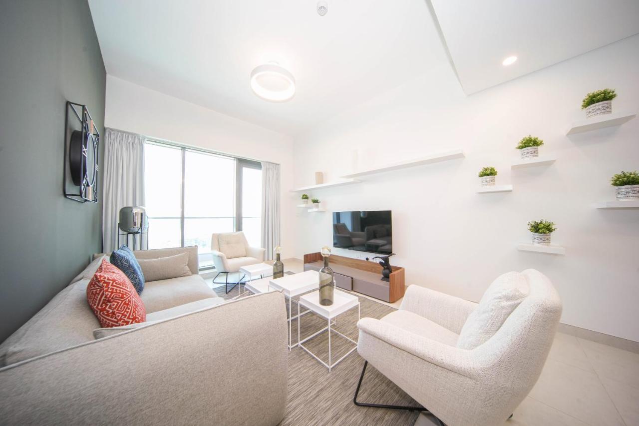 Modern 1br With Rooftop Pool The Bay Business Bay Dubai