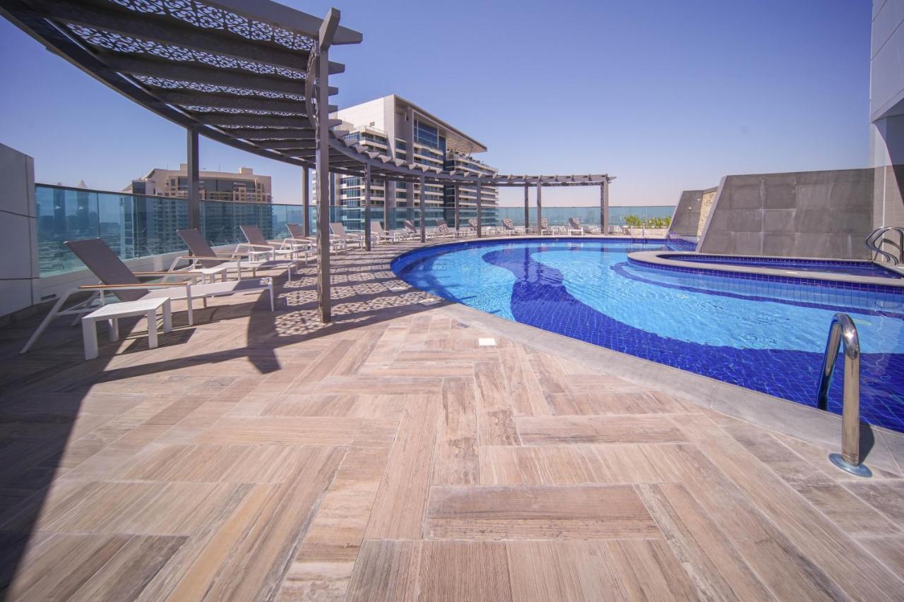 Modern 1br With Rooftop Pool The Bay Business Bay Dubai