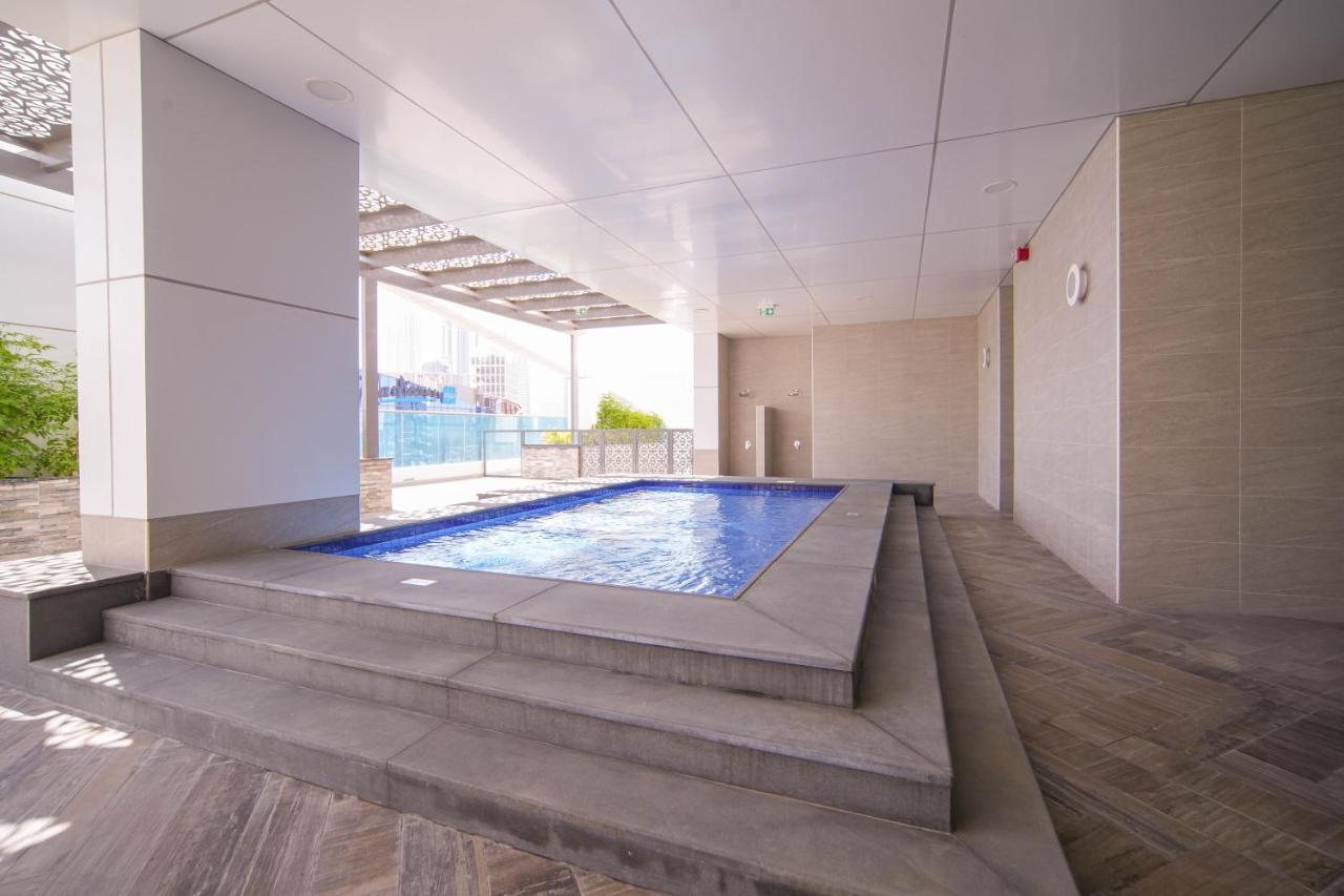 Modern 1br With Rooftop Pool The Bay Business Bay *