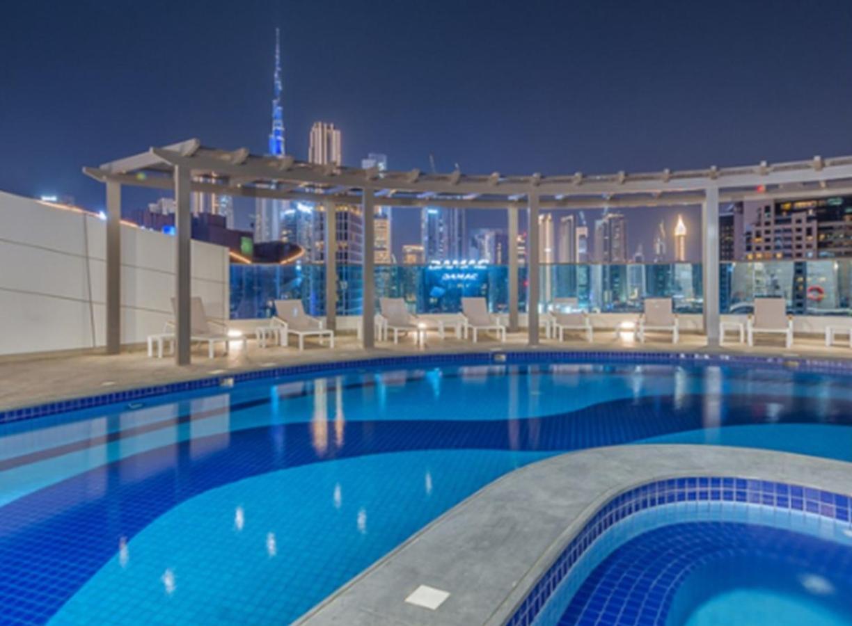 Modern 1br With Rooftop Pool The Bay Business Bay * Dubai
