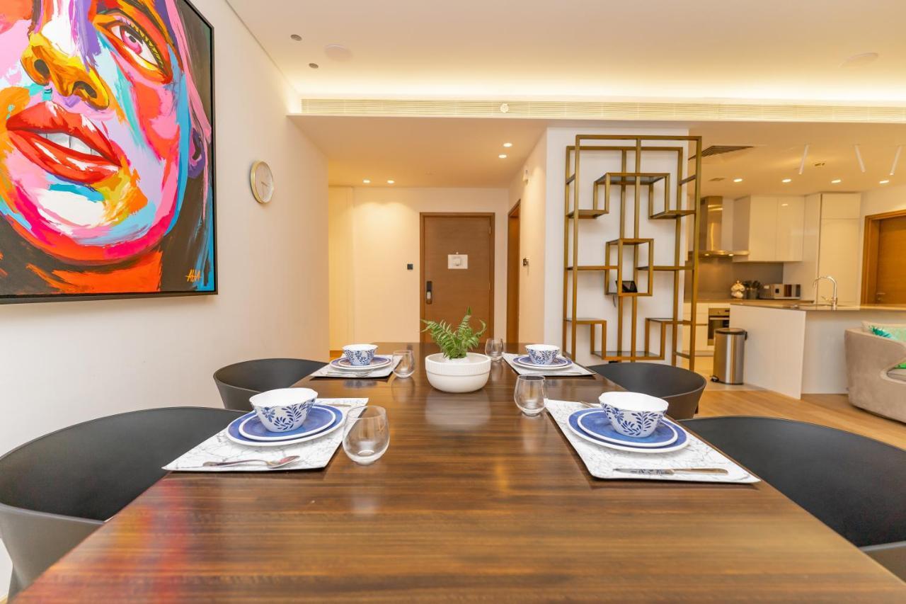 Fam Living - Walk - Luxe Interiors Apartment Dubai