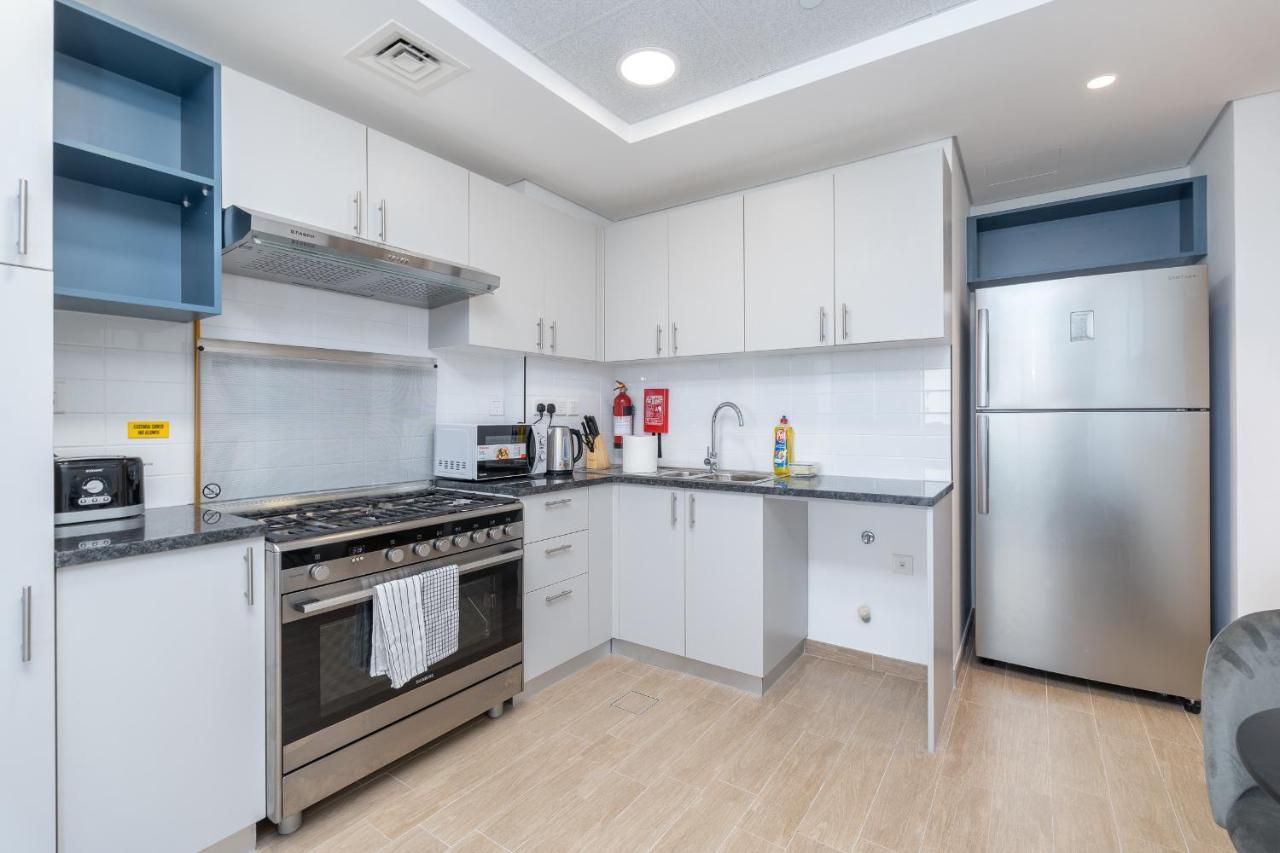 Trinity Homes - Luxury 2br With Modern Amenities, Near To Energy Metro Station Apartment