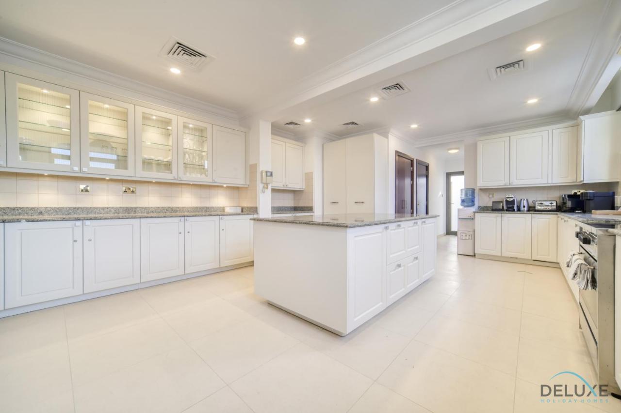 Villa Signature Villa: 6br Luxury With Pool On Palm Jumeirah Dubai