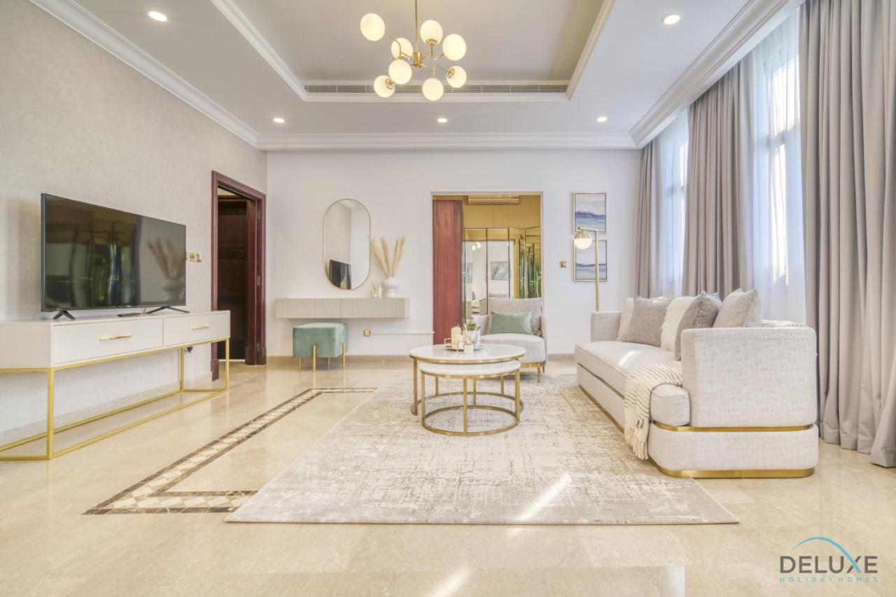 Signature Villa: 6br Luxury With Pool On Palm Jumeirah Dubai