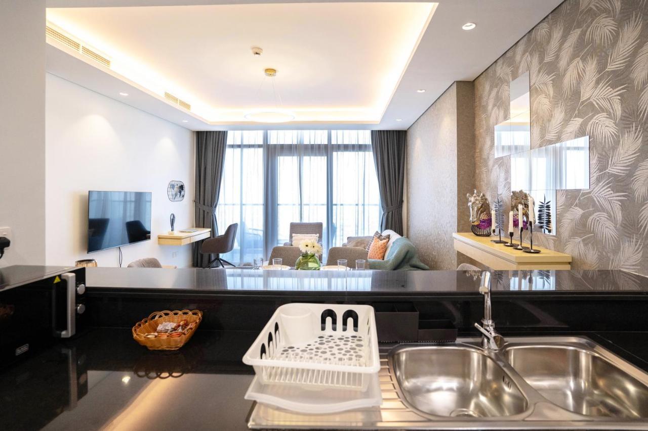 Apartment Vacay Lettings -spotlight Infinity Pool At Paramount Tower Dubai