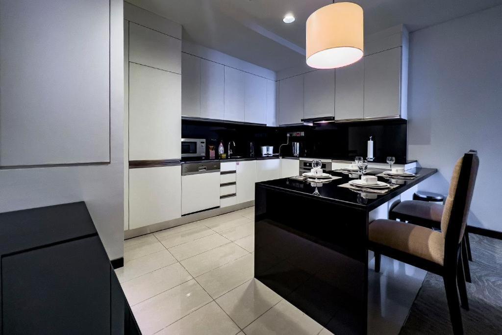 Address Marina - Luton *