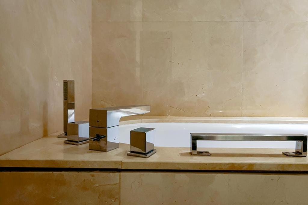 Address Marina - Luton Apartment *
