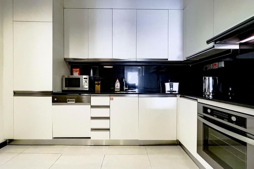 Address Marina - Luton Dubai