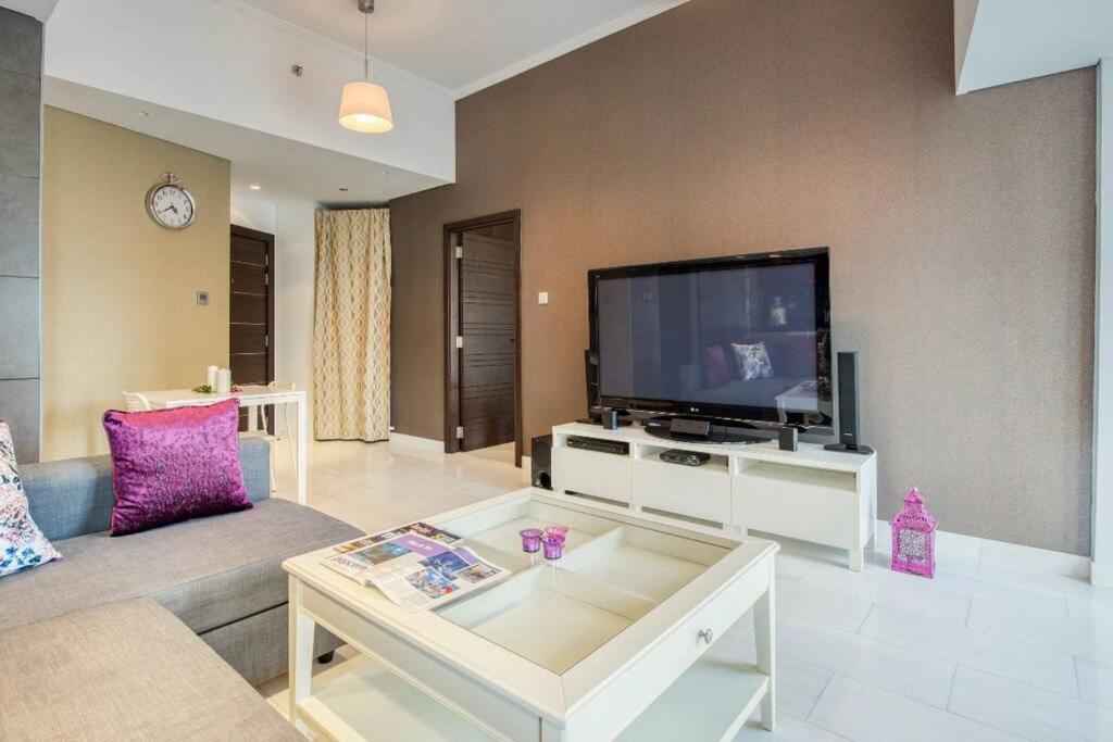 Apartment Cayan Tower Dubai
