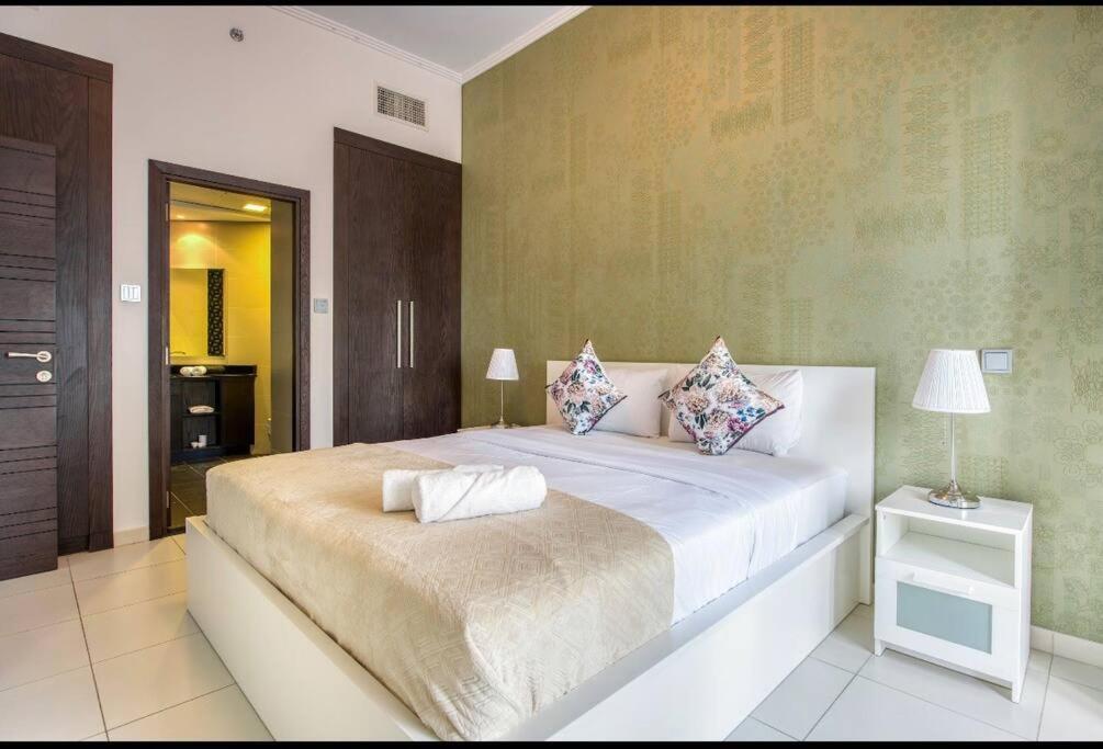 Apartment Cayan Tower Dubai