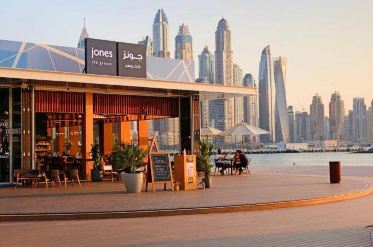 Palm Jumeirah 2 Bed Apartment *