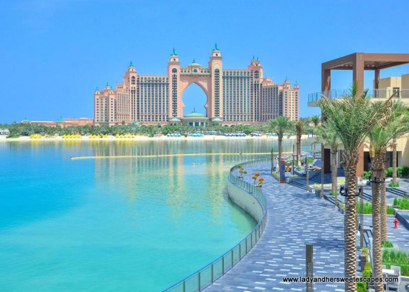 Palm Jumeirah 2 Bed Apartment *