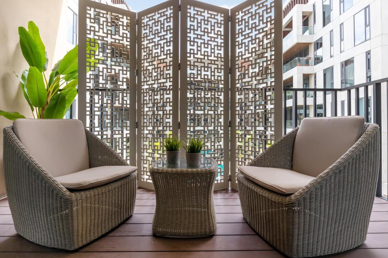 Fam Living - Walk - Luxe Interiors Apartment Dubai