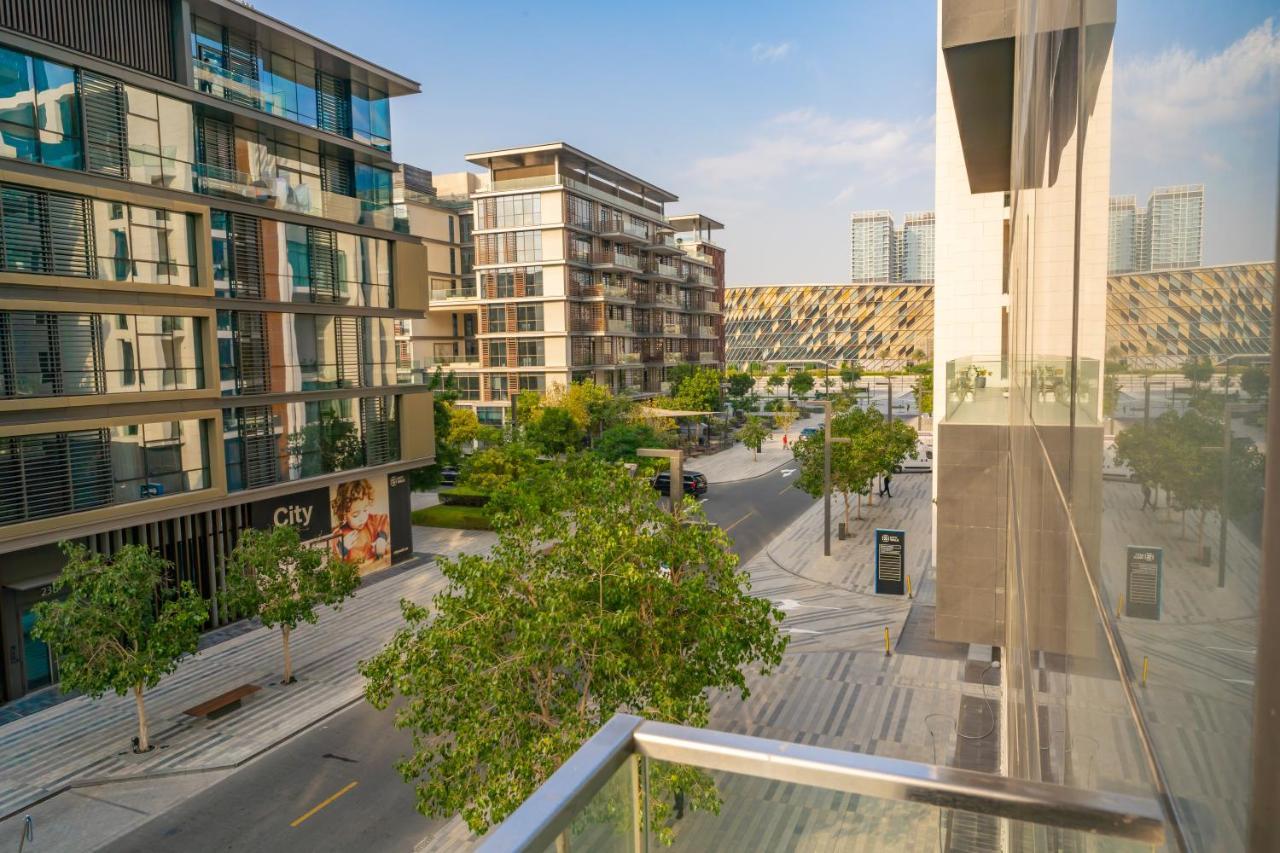 Fam Living - Walk - Luxe Interiors Apartment Dubai