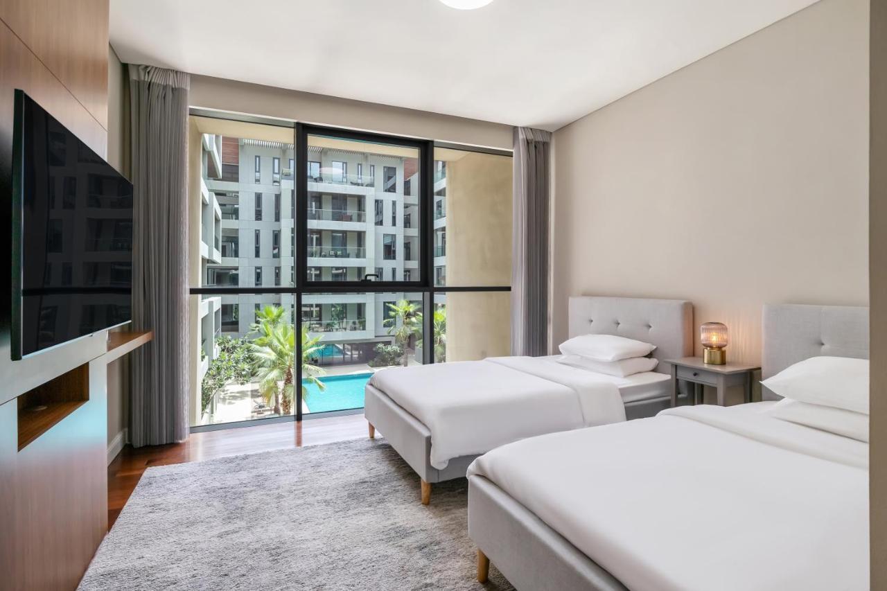 Fam Living - Walk - Luxe Interiors Apartment Dubai