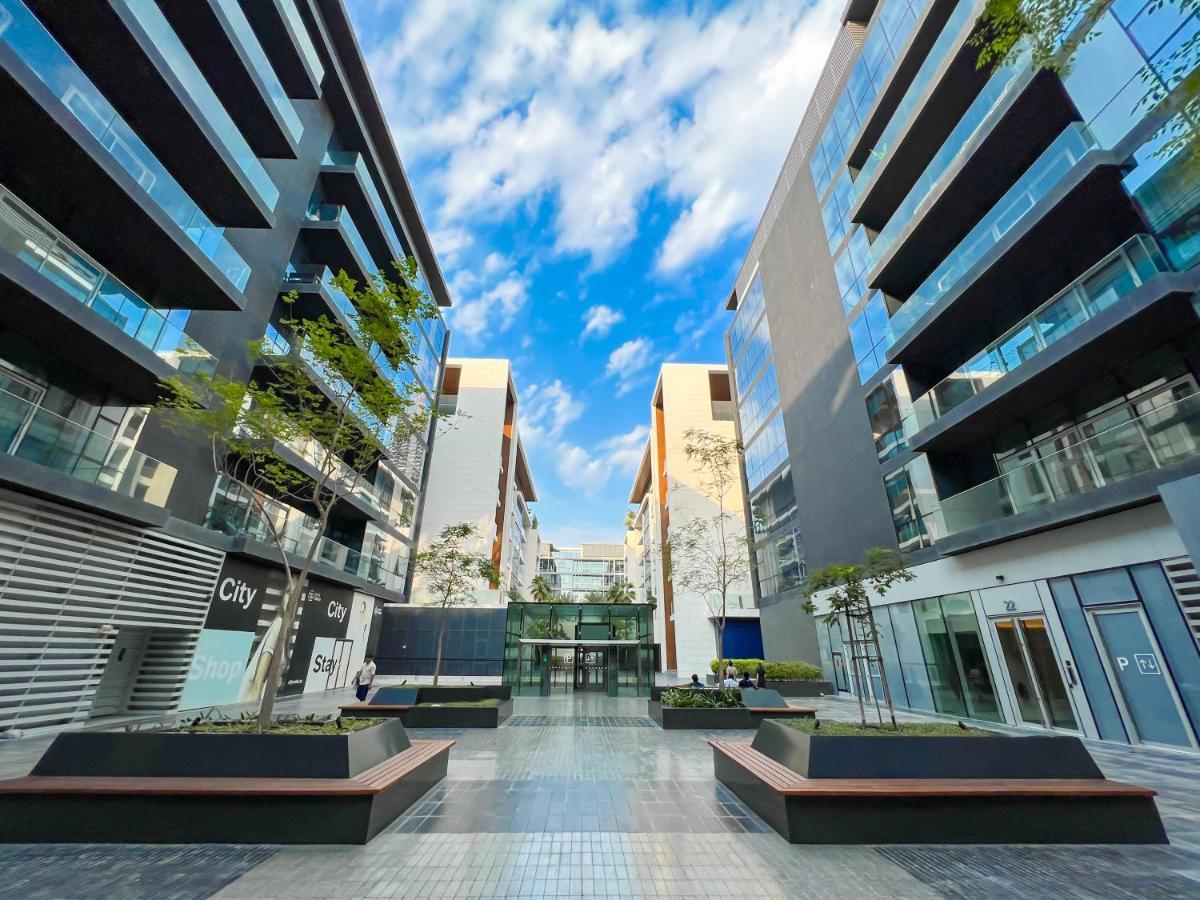 Fam Living - Walk - Luxe Interiors Apartment Dubai