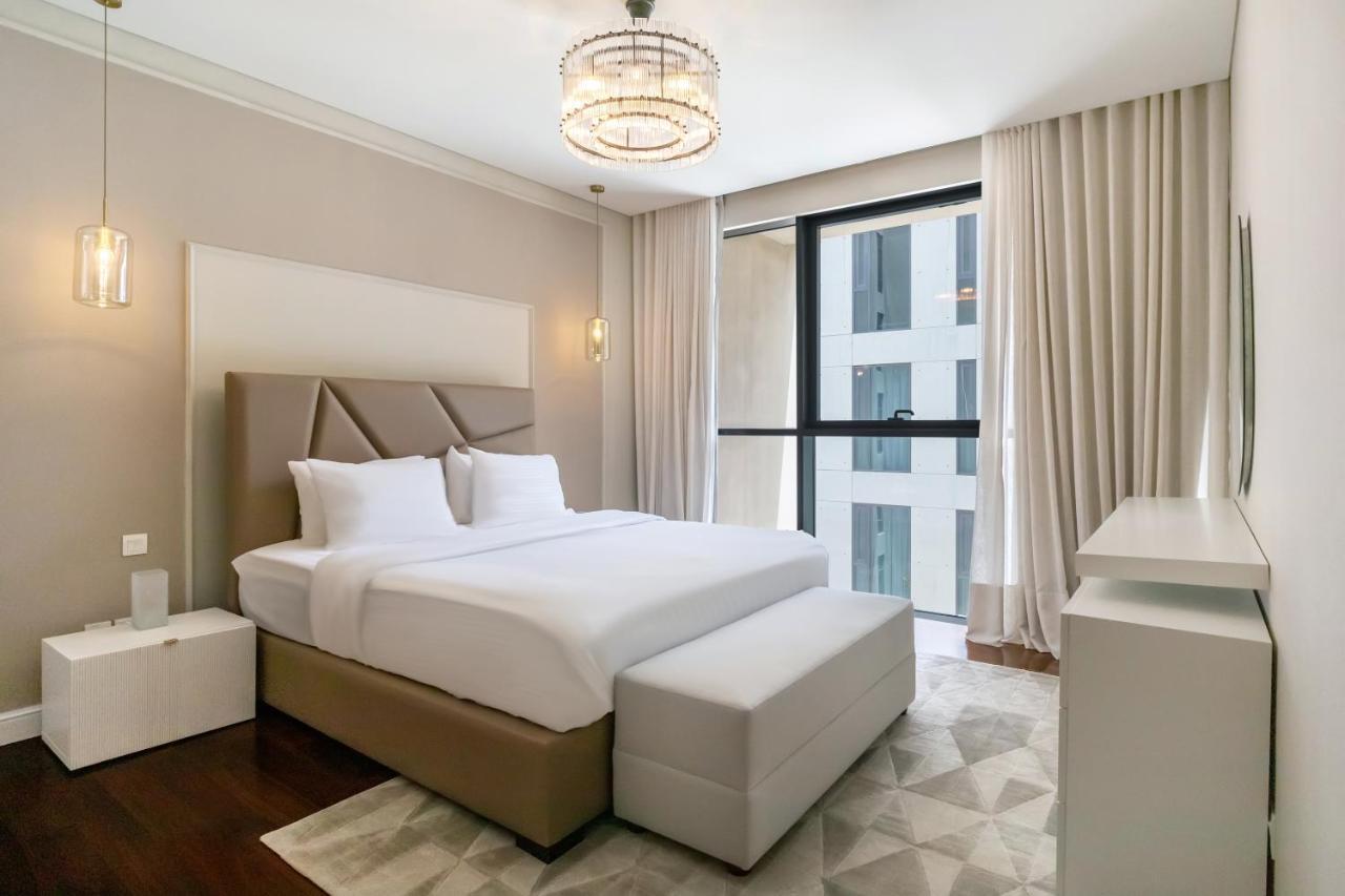 Fam Living - Walk - Luxe Interiors Apartment Dubai