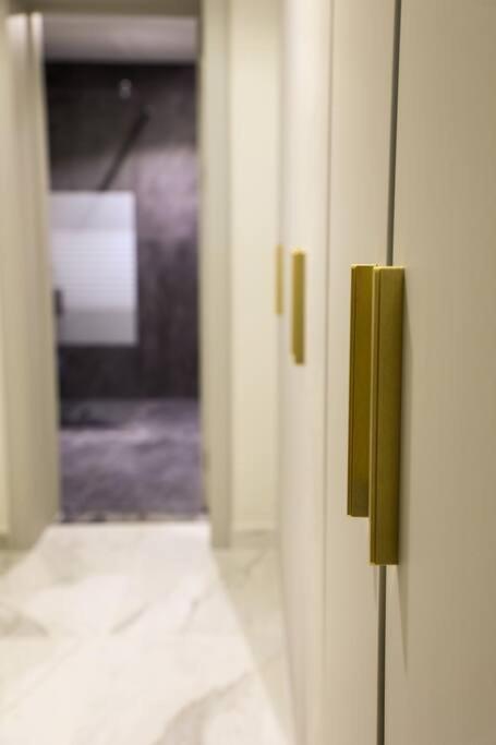 Deal!!! Brand New 1 Bed In The Heart Of Marina Apartment *
