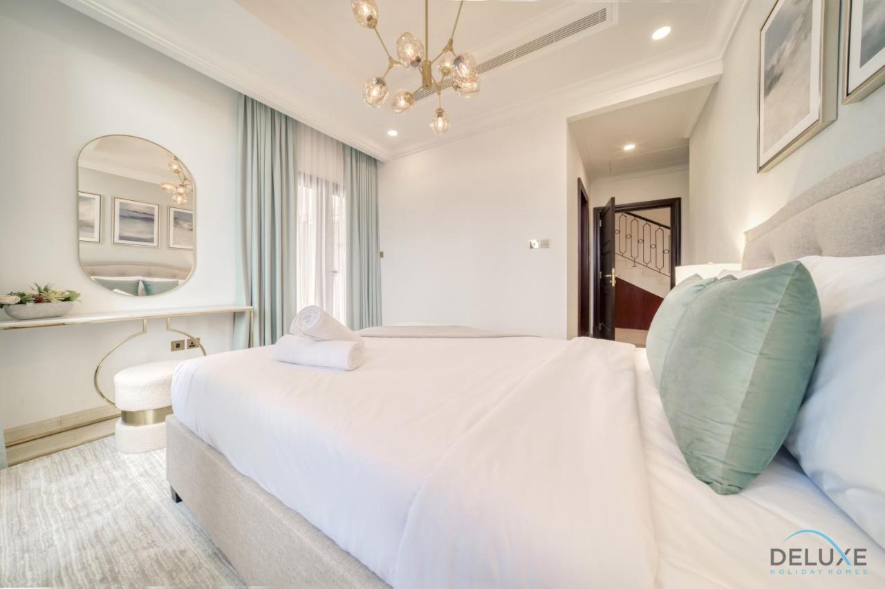 Signature Villa: 6br Luxury With Pool On Palm Jumeirah Dubai
