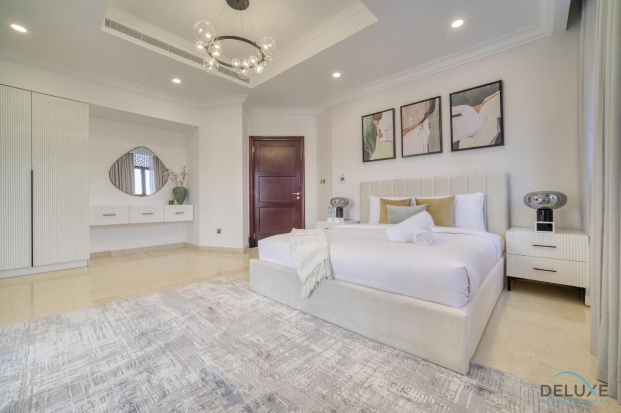 Villa Signature Villa: 6br Luxury With Pool On Palm Jumeirah Dubai