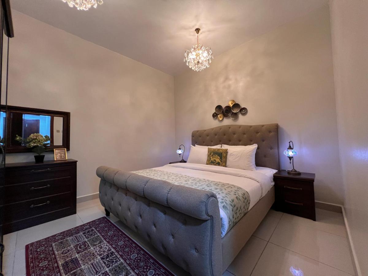 Apartment Two Continents Holiday Homes - Arabian Nights With Sea Views - Free Airport Pick-up Over 5 Nights *