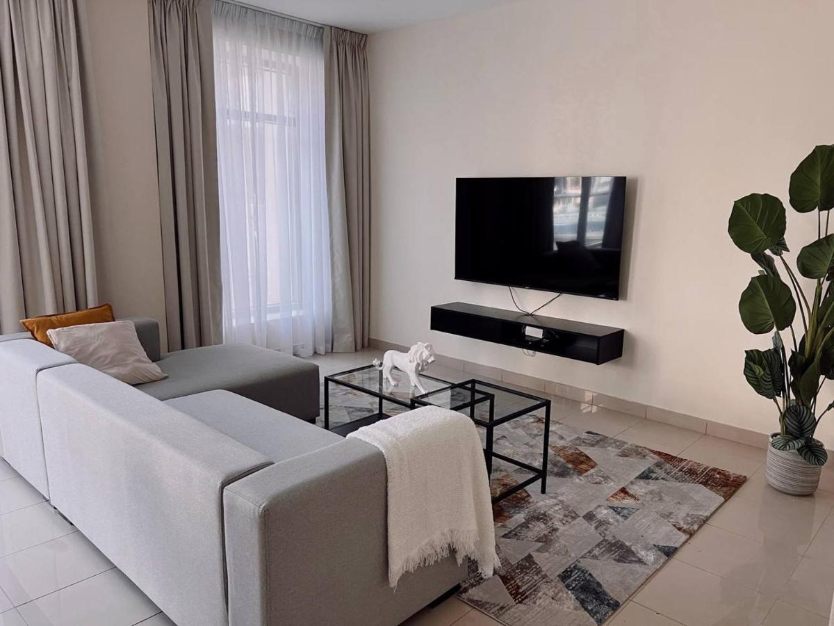 Apartment Huge Terrace With Canal View & Beach Access Available *