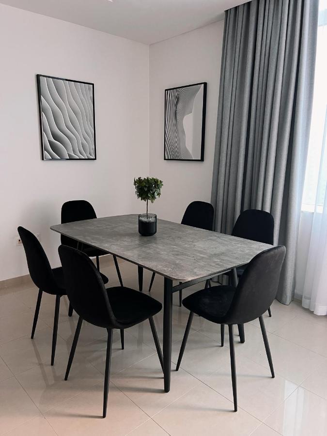 Apartment Stylish 2 Bdr In Marina & Beach Access Available