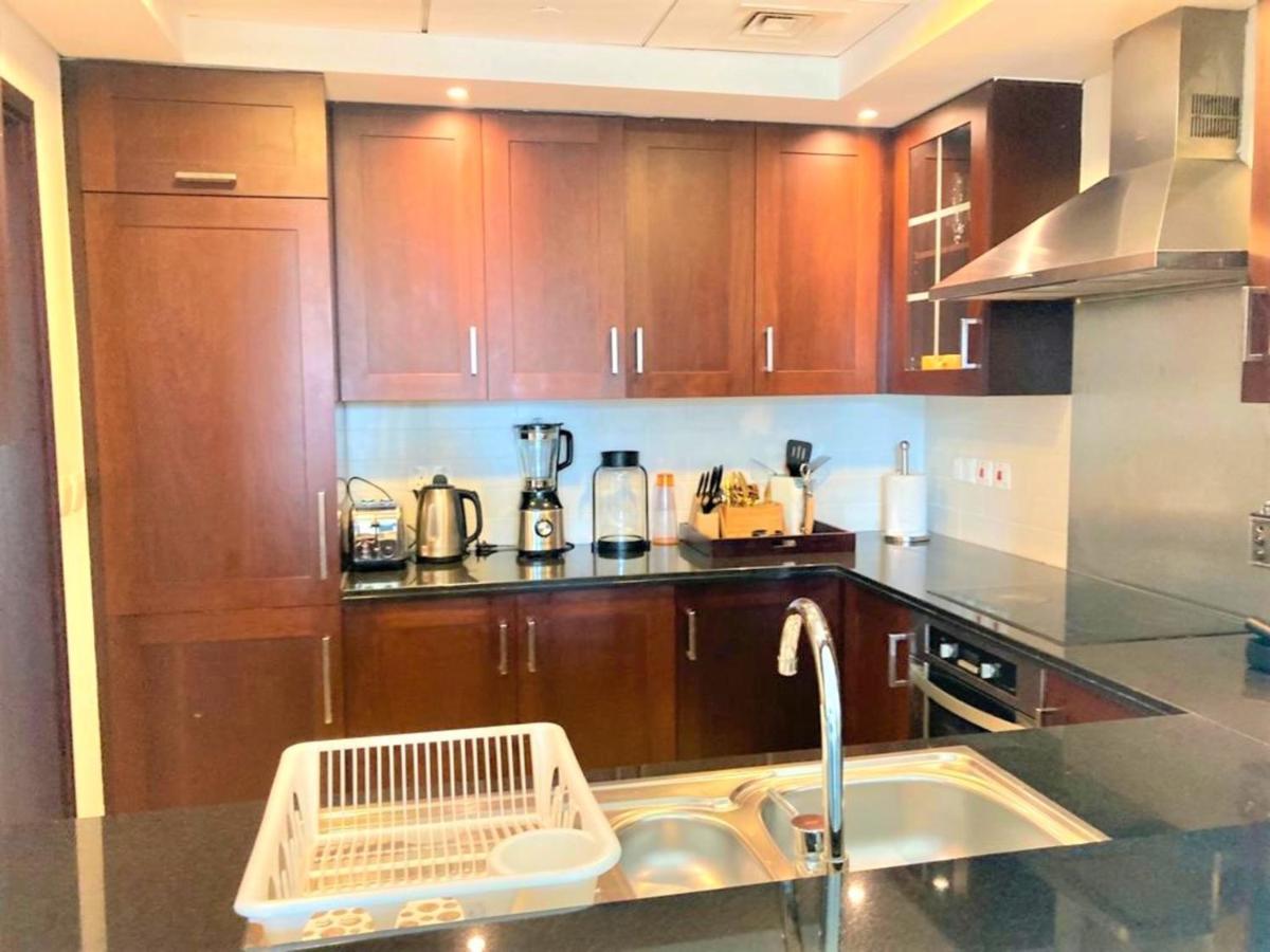 Stunning Downtown With Balcony Apartment Dubai