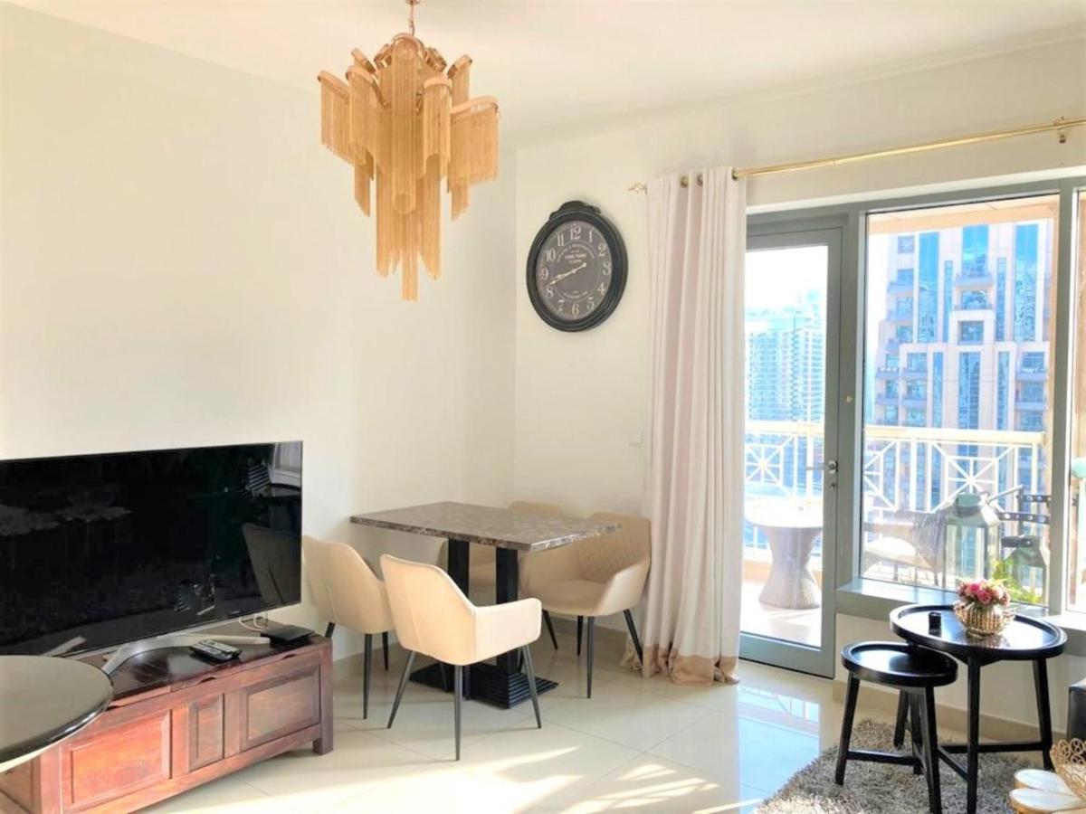 Stunning Downtown With Balcony Apartment Dubai