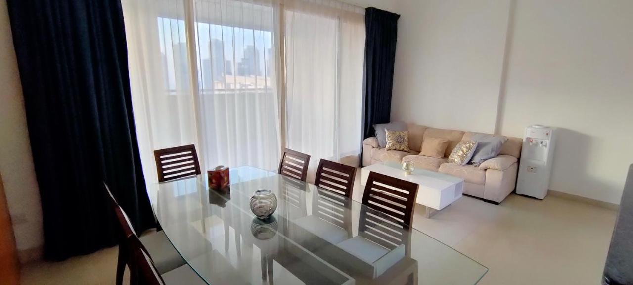 Apartment 2 Bedroom With A Beautiful View Of The Marina Minimum 5 Night