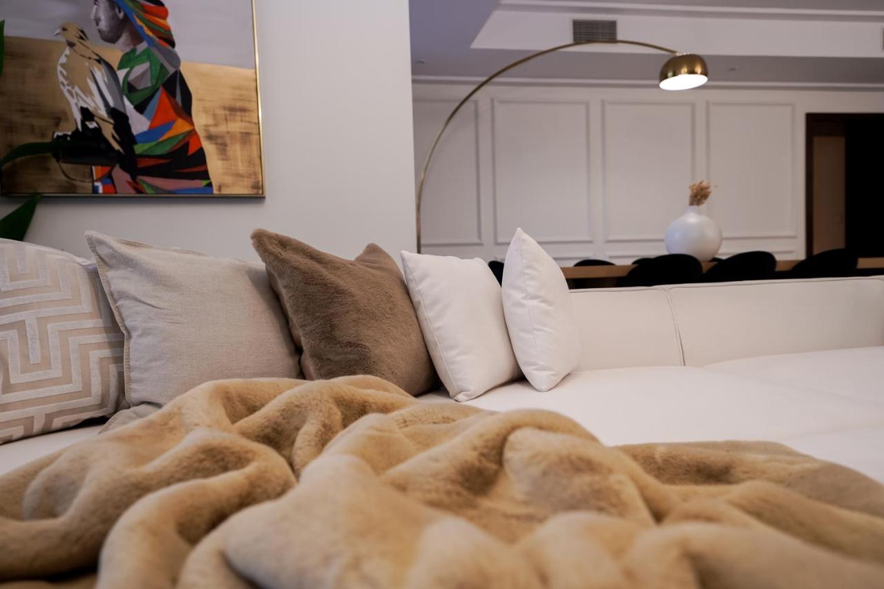 Majestay - Luxury Living Apartment
