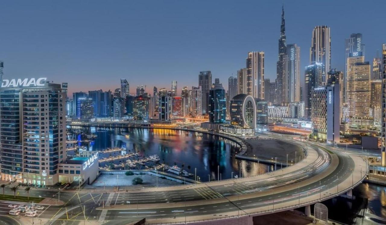 Modern 1br With Rooftop Pool The Bay Business Bay Apartment Dubai