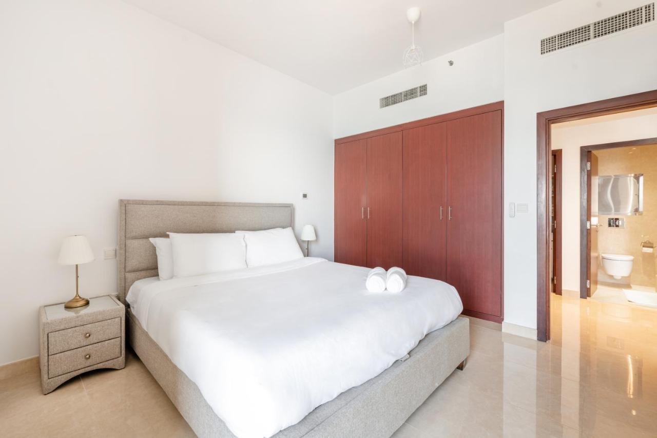Apartment Deluxe Retreat In Jbr - Million Dollar View - Balcony *
