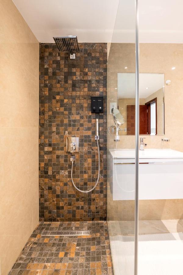 Deluxe Retreat In Jbr - Million Dollar View - Balcony Dubai