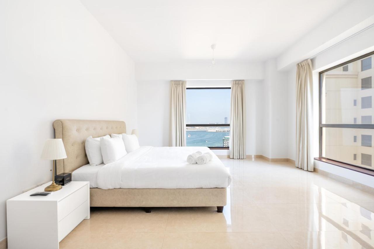 Deluxe Retreat In Jbr - Million Dollar View - Balcony Apartment