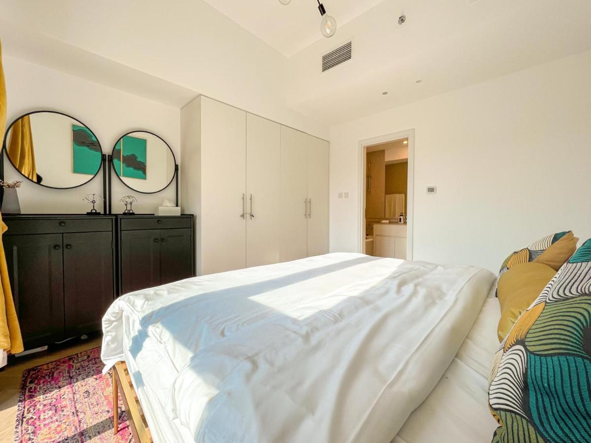 Bright And Spacious 2 Bedroom With Private Balcony *