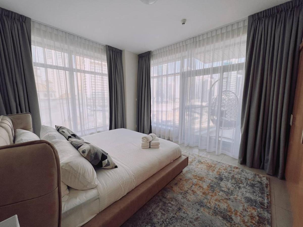 Apartment Huge Terrace With Canal View & Beach Access Available *