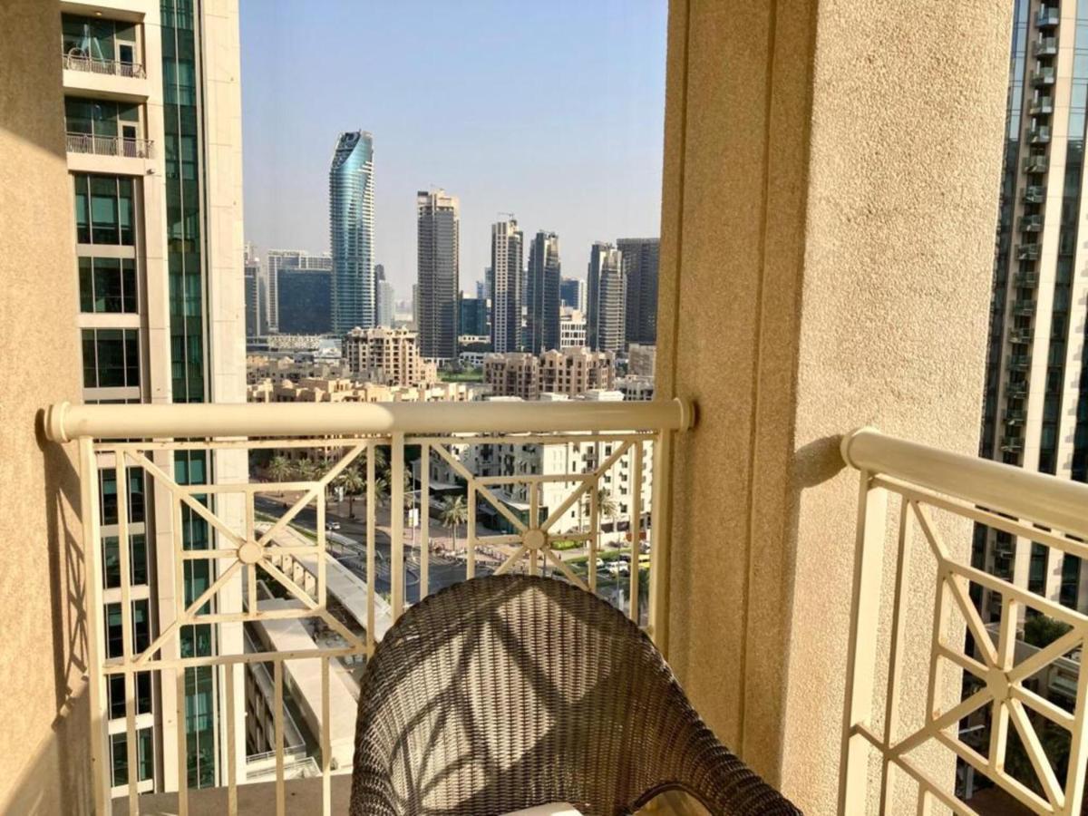 Stunning Downtown With Balcony Apartment *