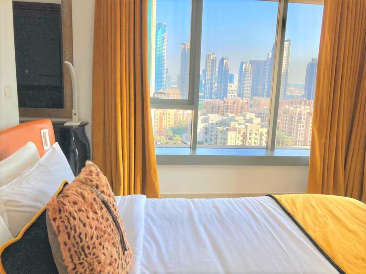 Stunning Downtown With Balcony Apartment *