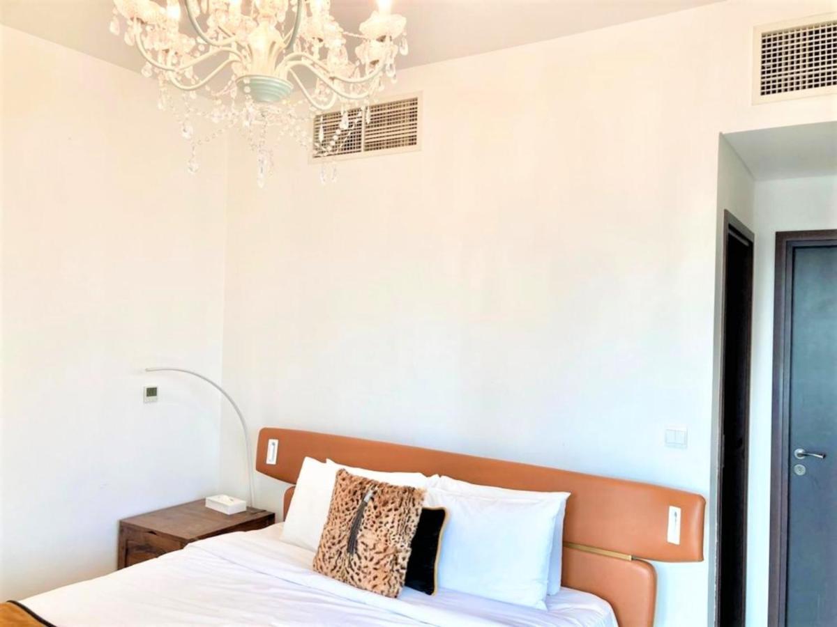 Apartment Stunning Downtown With Balcony Dubai