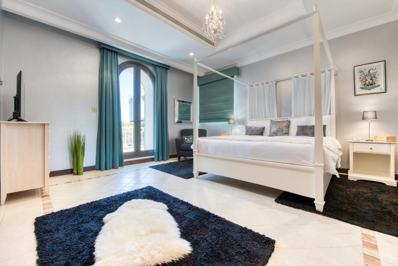 Maison Privee - Glamourous Beachfront On The Palm With Pool Dubai