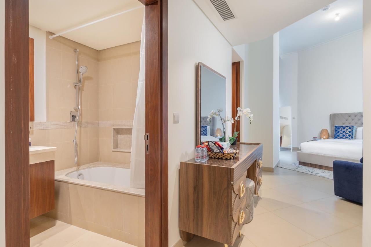 Trinity Holiday Homes - Burj Vista Downtown Apartment Dubai