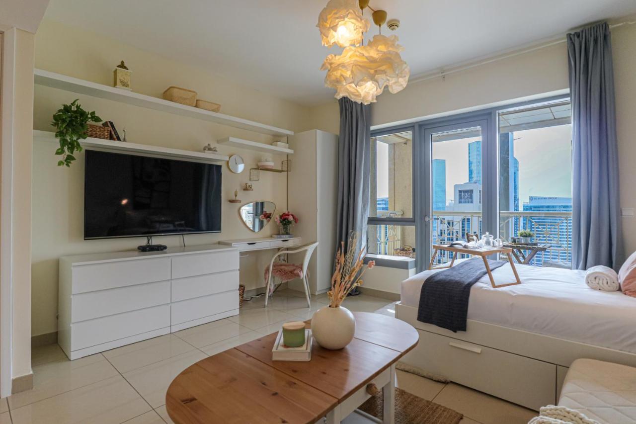 Higuests - Snug Studio With Balcony In The Heart Of Downtown