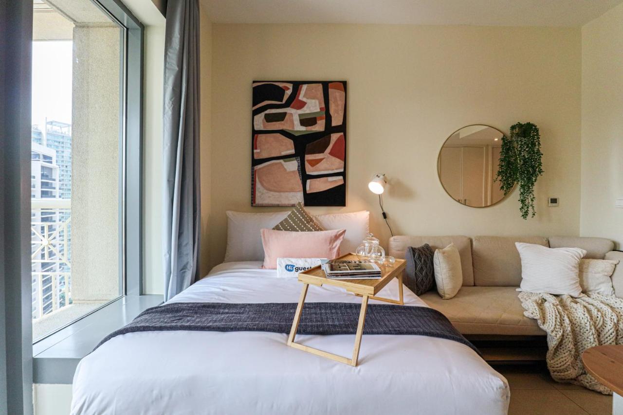Higuests - Snug Studio With Balcony In The Heart Of Downtown Apartment *